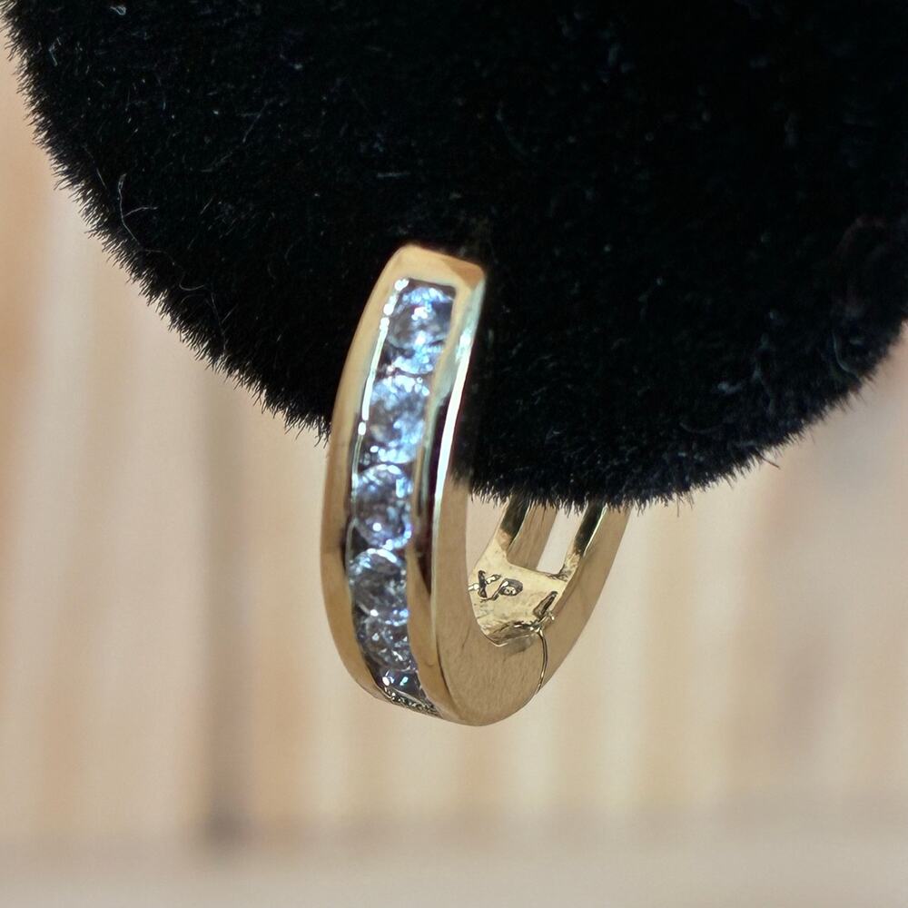 Classy Tiny Gold Tone CZ Channel Set Huggie Hoop Earrings Unsigned 1/2" long - Picture 4 of 16